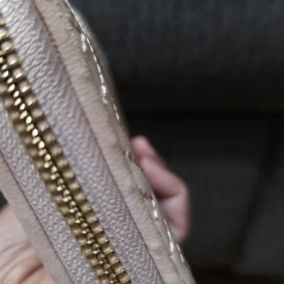 Tory Burch Quilted Cream Wallet - Picture 5 of 11